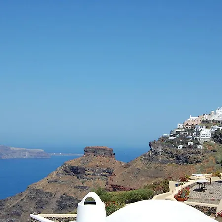 Superb Naxos Triple Semi-basement Private Balcony דירה