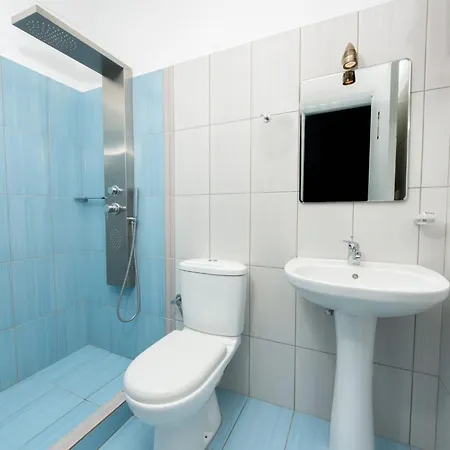 Superb Naxos Triple Semi-basement Private Balcony דירה *